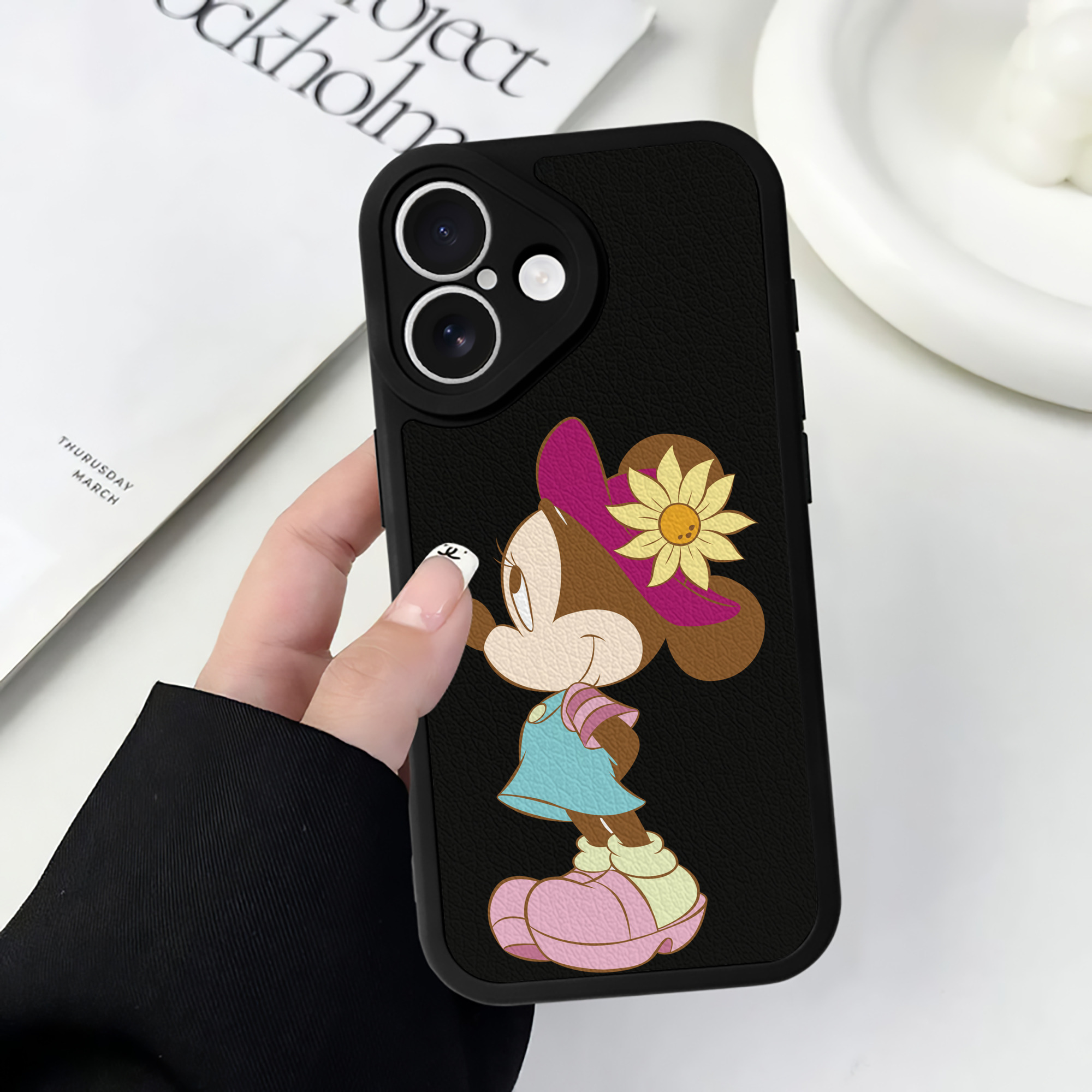 （画像用） ミッキーマウス Mickey Mouse 【iPhone 16シリーズ対応】シリコンスマホケース（レザー調） 材質：シリコン